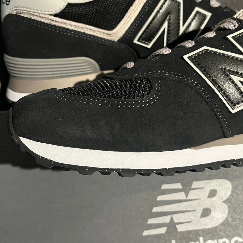 New Balance Men’s Sneaker 574 Black Size 11 US - Picture 3 of 13